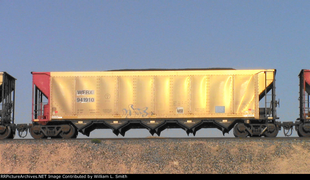 WB Unit Loaded Hooper Frt at Erie NV W-Pshr -44